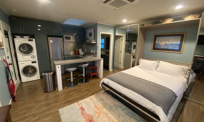 Oak Knoll - Redwood Park Apartment | Smartly Designed Studio for the Solo Traveler