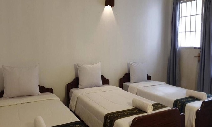 Taphul Village Area Bed & Breakfast | Smiley's Guesthouse : Triple Room- Airconditioningn