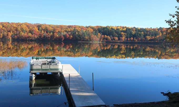 Hayward House | Smith Lake Cabin with Pontoon 3 Miles from Town