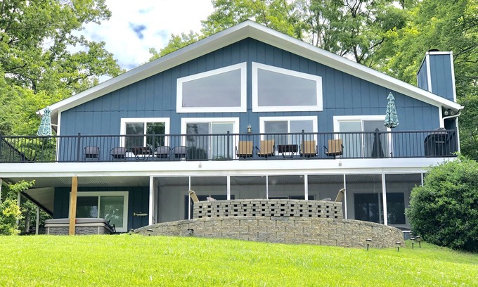 High Point House | Smith Mountain Lake Water Front Hot Tub Kayaks Paddle Boards Pedal Boat