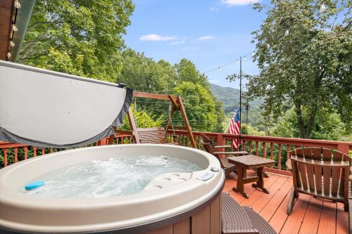 Settlers Ridge House | Smoky Mountain Mecca by Carolina Mornings