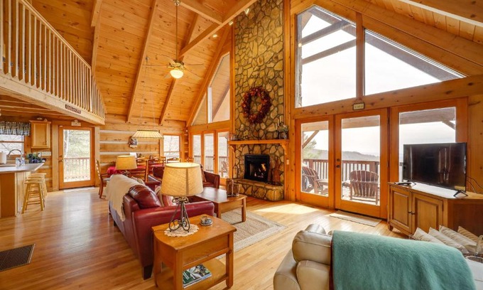 Deep Gap House | Smoky Mountain Vacation Rental with Large Deck!