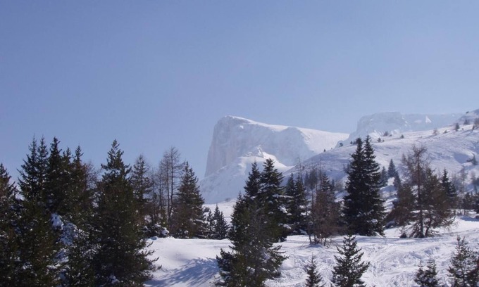 Saint-Etienne-en-Devoluy Apartment | Snow-front studio in the family resort of Superdévoluy