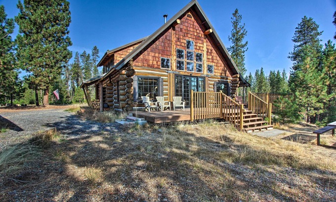 Crescent Cabin | ‘Snow Pine Retreat’ - Remote Crescent Log Cabin!