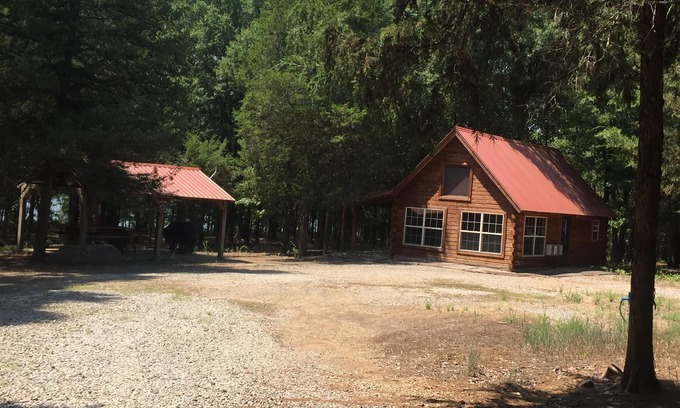 Scranton Cabin | SNOW'S LOG CABIN ON LAKE DARDANELLE ON DUBLIN BAY 🐟🦌