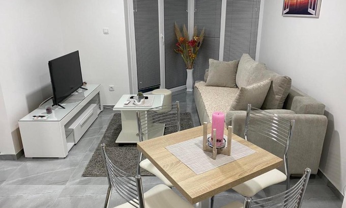 Veliko Gradiste Apartment | Snow White
