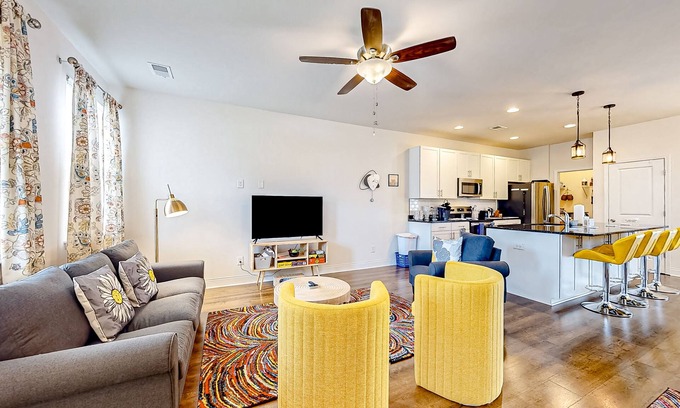 North Charleston House | Snowbird-friendly townhouse with pool, tennis court, & central AC