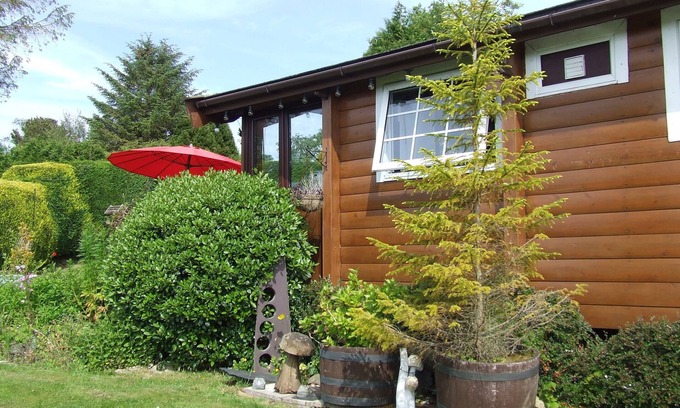 Bronaber Cabin | SNOWDONIA LOG CABIN RETREAT. 4/6 BERTH FAMILY/PET FRIENDLY. MOUNTAIN VIEWS