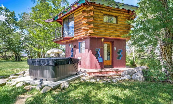 Clark Cabin | 'Snowflake Cabin' - Mins to Cody & Red Lodge!