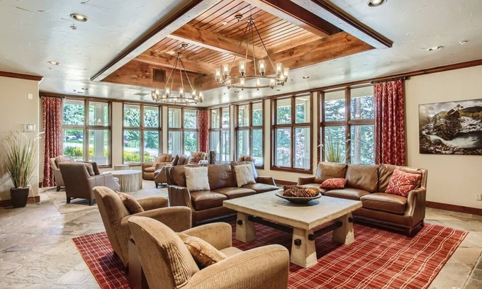 Four O'Clock Condo | Snowflake Sanctuary | Luxury Ski-in/Ski-out Property!