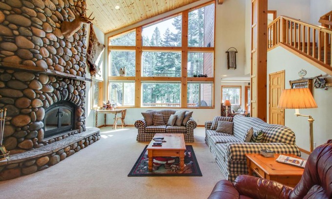 Truckee House | Snowpeak Tahoe Donner Golf Course Views