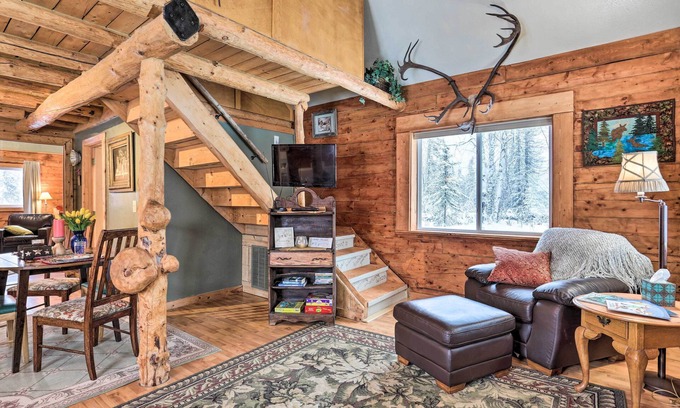 Knik-Fairview Cabin | 'Snowshoe Cabin' w/Gas Grill: Fish & Hike!