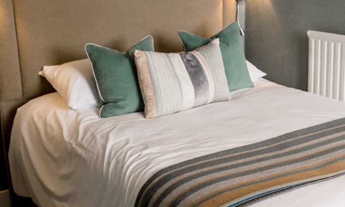 Longford House | Snug, but all in need in a room for one
