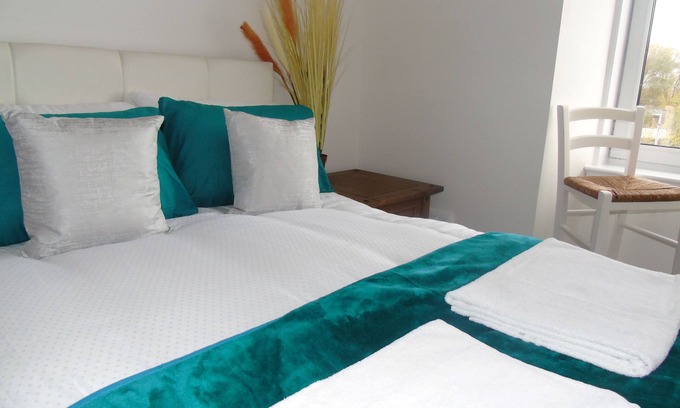 Greenock Apartment | Snug - Grian-aig Apartment