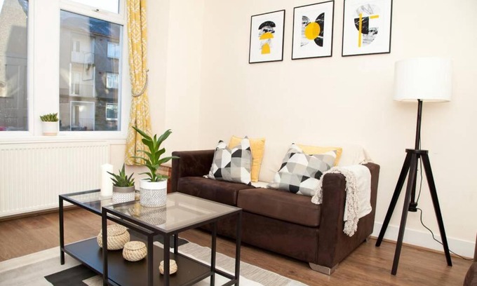 Helensburgh Apartment | Snug - Logie Baird Apartment