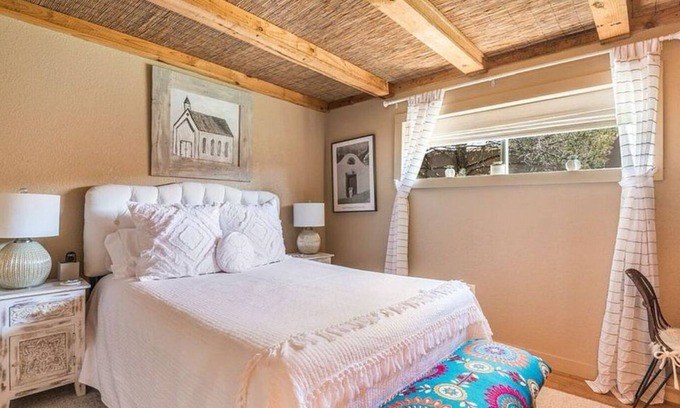 South Capitol Condo | So. Capitol area quaint casita! Walk to Railyard & Plaza