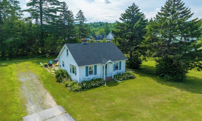 Franconia House | So Close to Franconia Notch and all the Beauty it offers; Single Family Home!