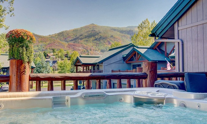 Steamboat Springs House | Soak Up the Mtn Views from the Private HotTub! 2 Car Garage-3 Decks-W/D-Grill-Steps to Free Town Bus