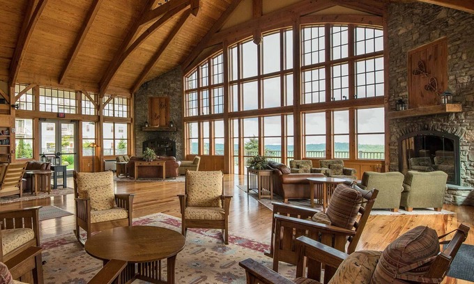 Snowshoe Condo | Soaring Eagle #402: 2 Bedrooms, 2 Full Baths: Slope Side, Hot Tubs. Underground Parking.