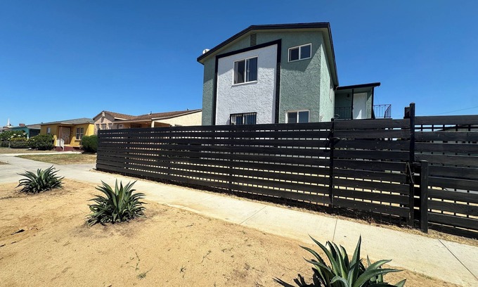 Los Angeles Apartment | Sofi, Kia forum- intuit dome 1-bedroom home Los Angeles upstairs right