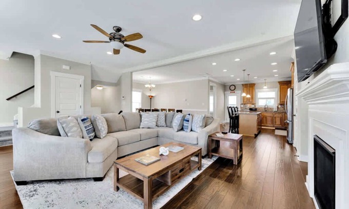 East Ocean View House | Sojourn Bay Haven Beach Home Steps to the Bay