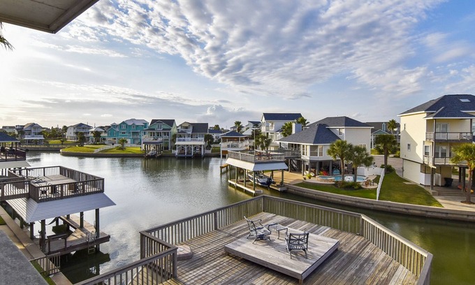 Isla Del Sol House | Sol of the Sea | Canal Home, Private Pool, Dock!
