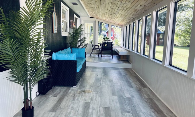 Effingham House | Something About Sara: 4BR Lake House on Lake Sara