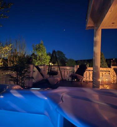 Stre House | Sommerferie egen båt ,jacuzzi, bålpanne og grill,ukesleie i juli