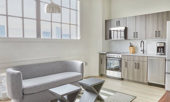 Logan Square Apartment | Sonder The Tidewater | One-Bedroom Apartment