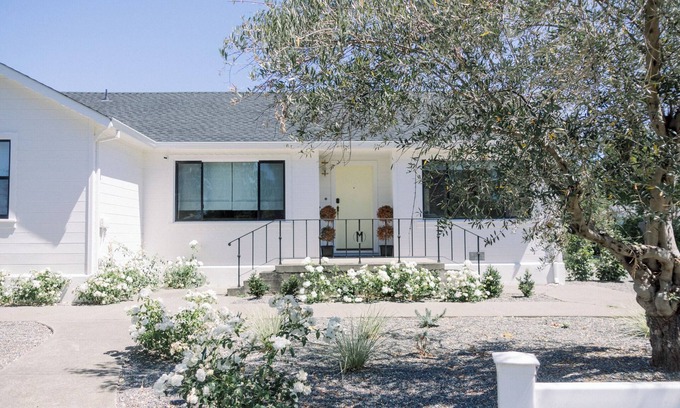 Sonoma House | Sonoma Retro '49 restored cottage offers wine country luxe and ideal convenience