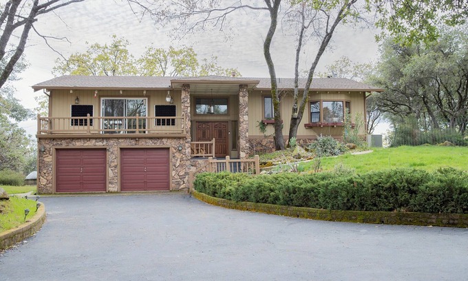 Phoenix Lake-Cedar Ridge House | Sonora Splendor – Stately 3 BDR on Secluded Lot!