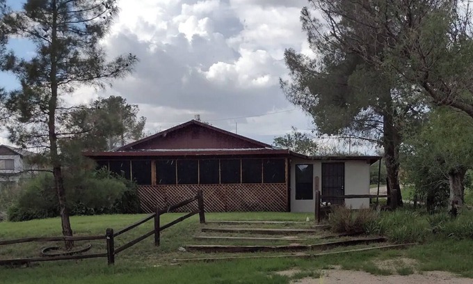 Oracle House | Sonoran desert get away charming adobe house, screened porch, lounge in Oracle