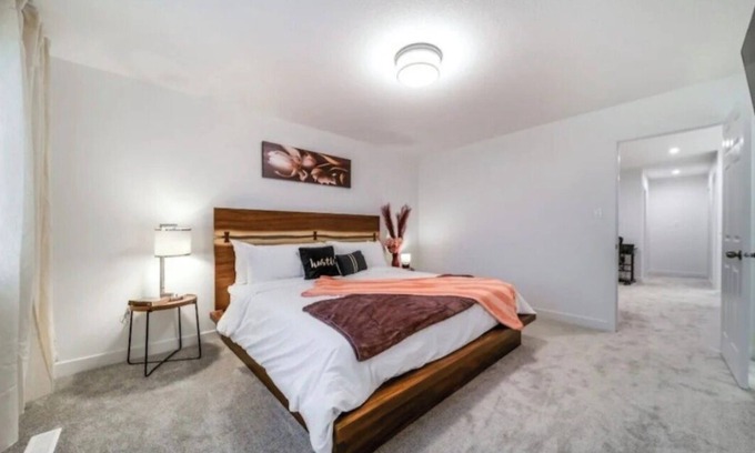 Stony Plain House | Soothing 3BDRM-King house near ice rink and golf course with WiFi in Stony Plain
