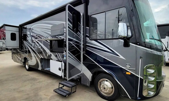 Norvelt House | Soothing RV with AC in charming Mount Pleasant/2021 Georgetown 5 Series 31L5