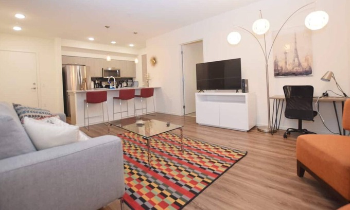 Mercer Island Apartment | Sophari | Mercer Isl 2BR | Gym| FastWifi3
