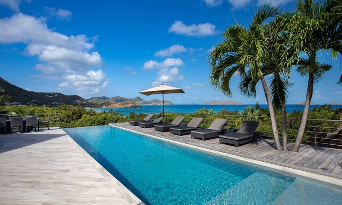 Flamands Villa | Sophisticated and modern villa with views of the bay of Lorient