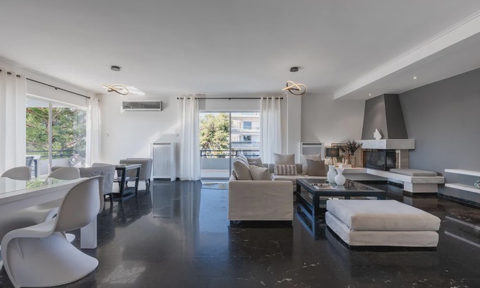 Glyfada Apartment | Sophisticated and spacious 3 bdrm apt in Glyfada center
