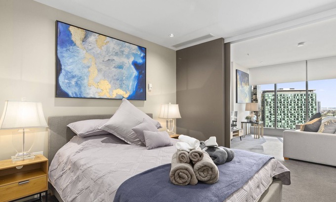 Southbank Apartment | ✔Sophisticated Designer Condo W River & City Views