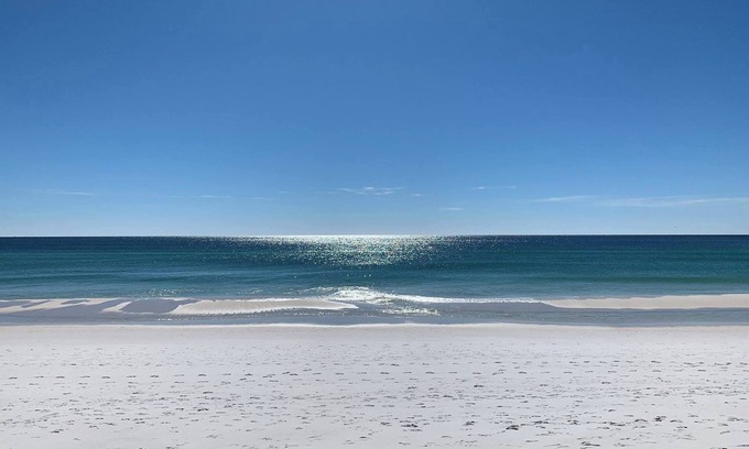 Holiday Isle House | Sophisticated TH Shoreline Towers WALK 2 beach