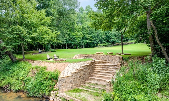 Demorest Cabin | Soque River Sanctuary – Scenic Retreat with River Access & Game Room