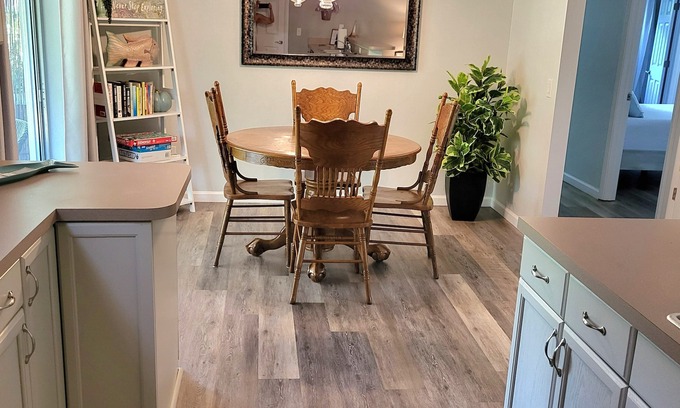 Mount Plymouth House | Sorrento Cottage 2/2 1 Level, No Stairs, Mt Dora & Rock Springs just 10 min