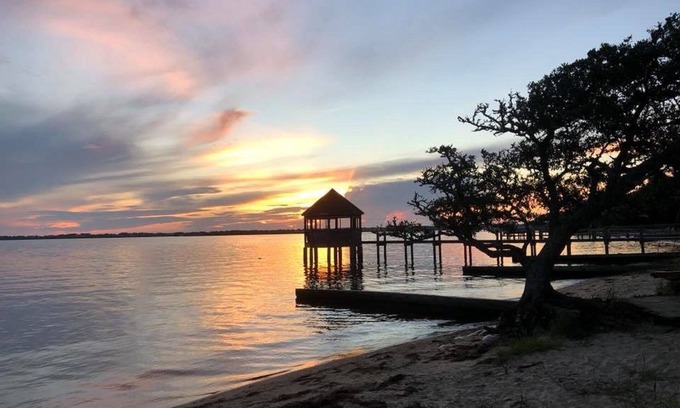 Colington Harbour Cottage | Soundfront Beach House with Kayaks, Sailboat & lots of Beach Toys!