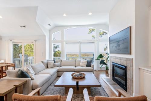 Corolla Light House | Soundfront Beach Trolly Pool Spa Resort Access