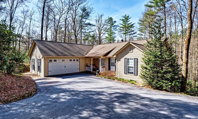 Sapphire House | Sounds of Little Hogback Creek Enjoyed from the Deck! - Herring Hideaway
