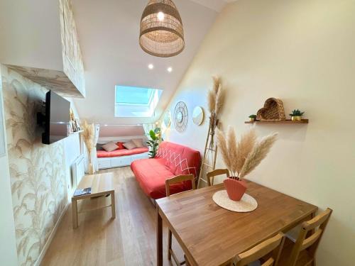 Verdun Apartment | Sous les toits de la Digue
