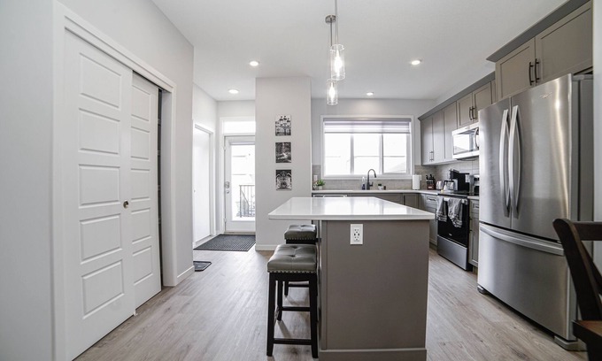 Southeast Calgary House | South Calgary GEM: Spacious & Comfortable 3-BR; Near Fish Creek, Spruce Meadows