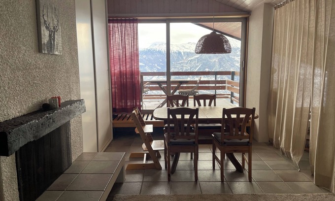 Anzere Apartment | South-facing mountain studio with fireplace, fully-equipped kitchen and breathtaking views.