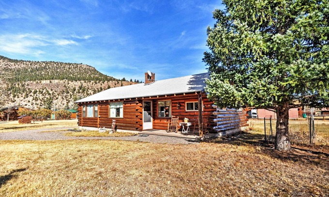 Ponderosa Pines House | South Fork Log Cabin w/Beautiful Mountain Views!