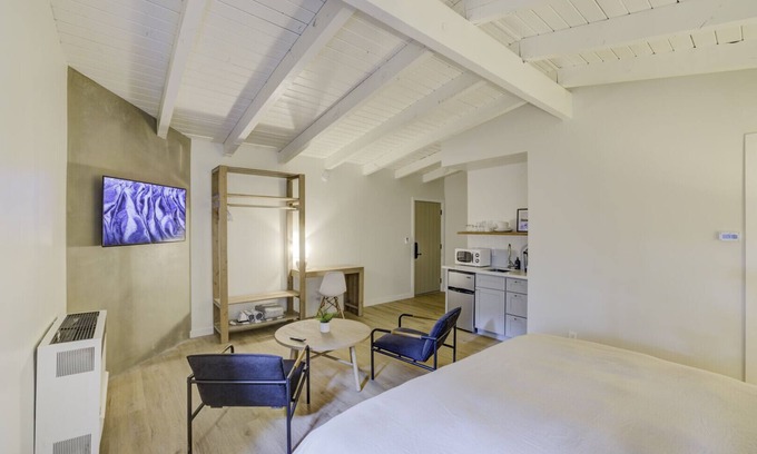 Lakeside Park Apartment | South Lake Chalet #6-New Boutique Suite-Minutes to Heavenly & Lake Tahoe
