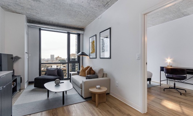 The Loop Apartment | South Loop | Rooftop With In & Out Parking